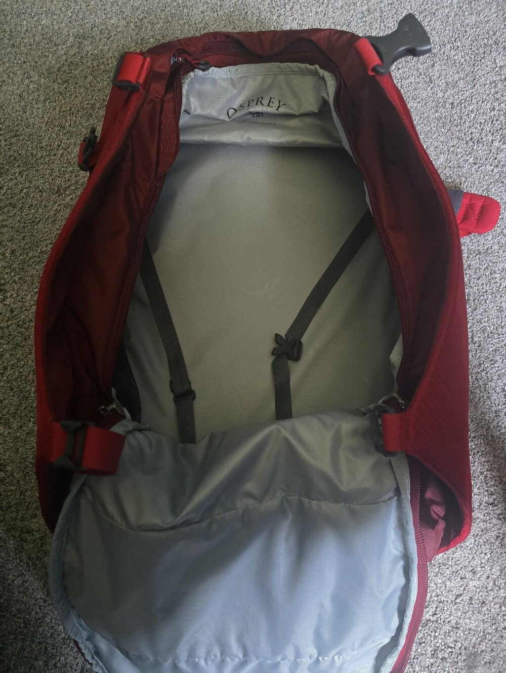 Men’s Osprey Porter 65 Travel Duffel Bag and Daylite Backpack - Picture 2 of 5